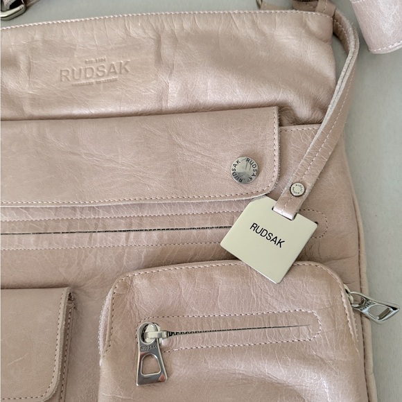 Rudsak Bordeaux Leather Sully Crossbody 12”x13” amazing condition - earthy pink - Picture 5 of 7